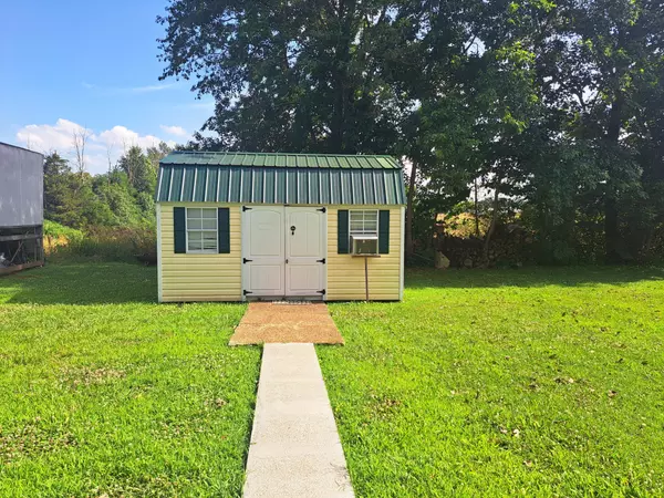 Lafayette, TN 37083,808 Days Rd