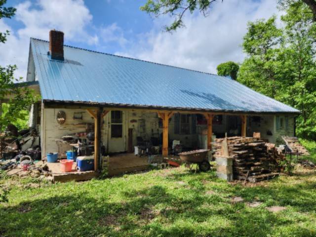 105 Log Home Ln, Moss, TN 38575