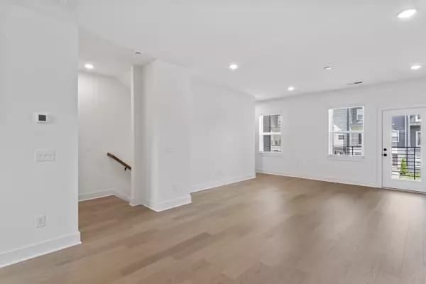 Nashville, TN 37214,550 Markham #6