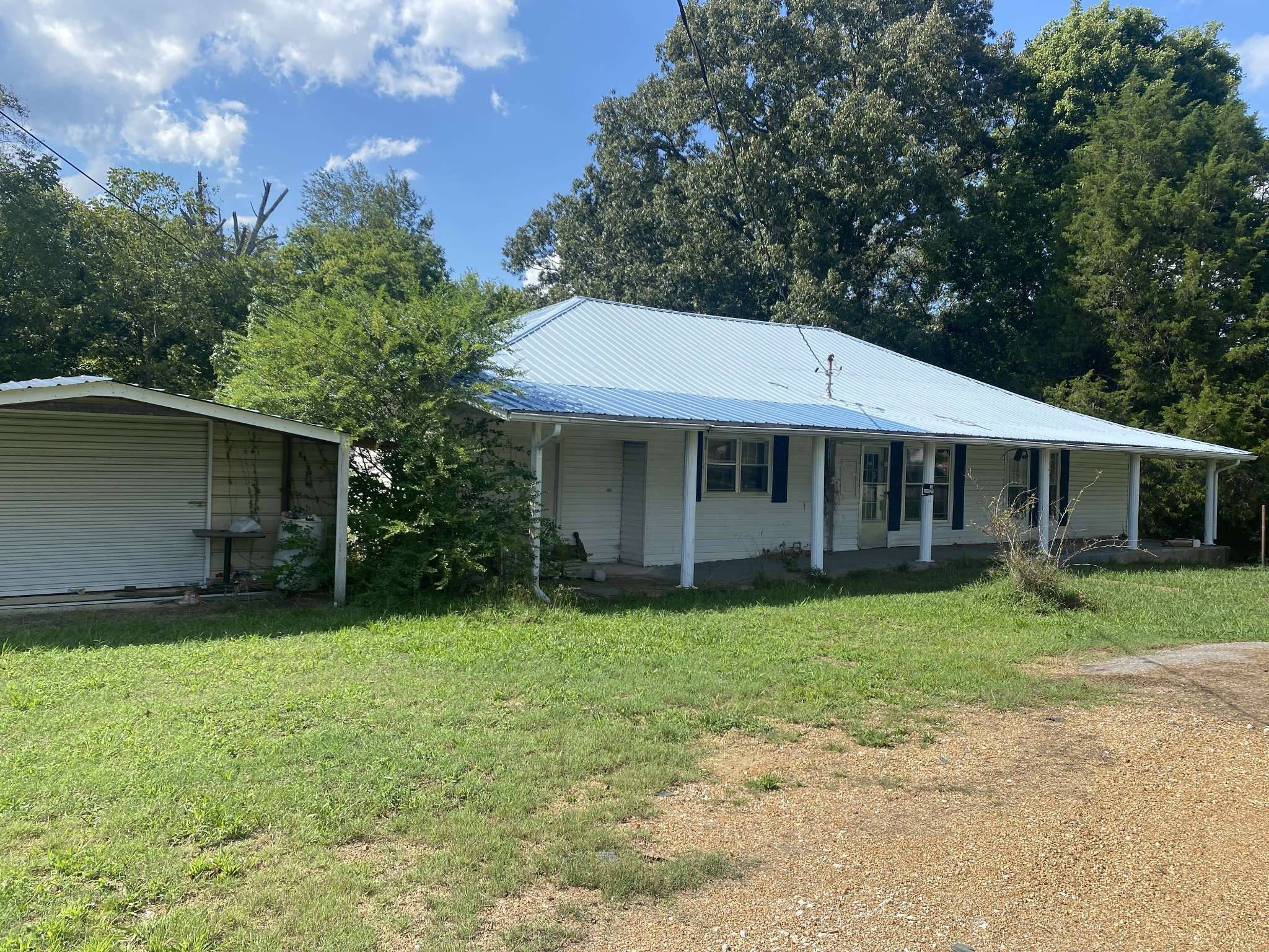 141 Maple St, Linden, TN 37096