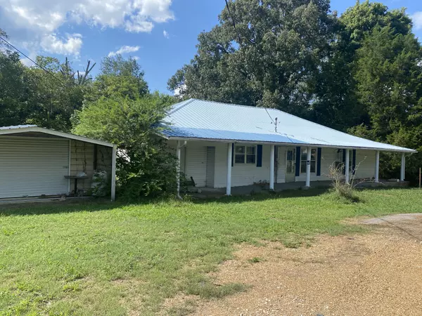 141 Maple St, Linden, TN 37096