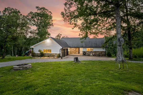 35 Magnolia Ln, Normandy, TN 37360