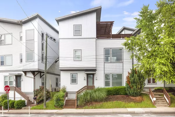 704 Porter Rd, Nashville, TN 37206