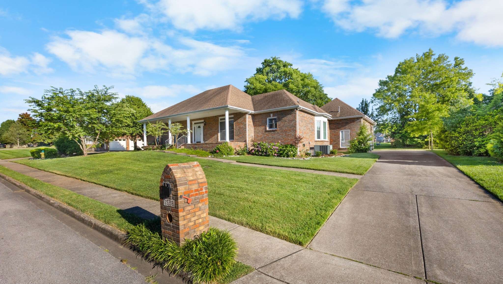 2588 Stone Briar Dr, Clarksville, TN 37043