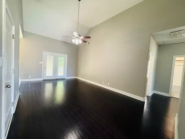Oak Grove, KY 42262,253 Azalea Dr