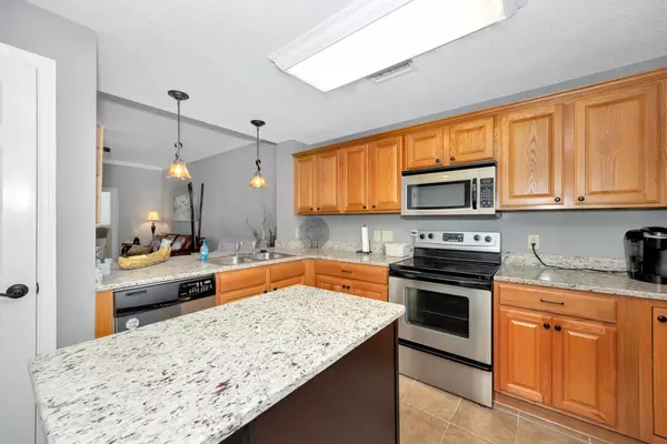 Athens, AL 35611,12100 Two Rivers Dr #F-4