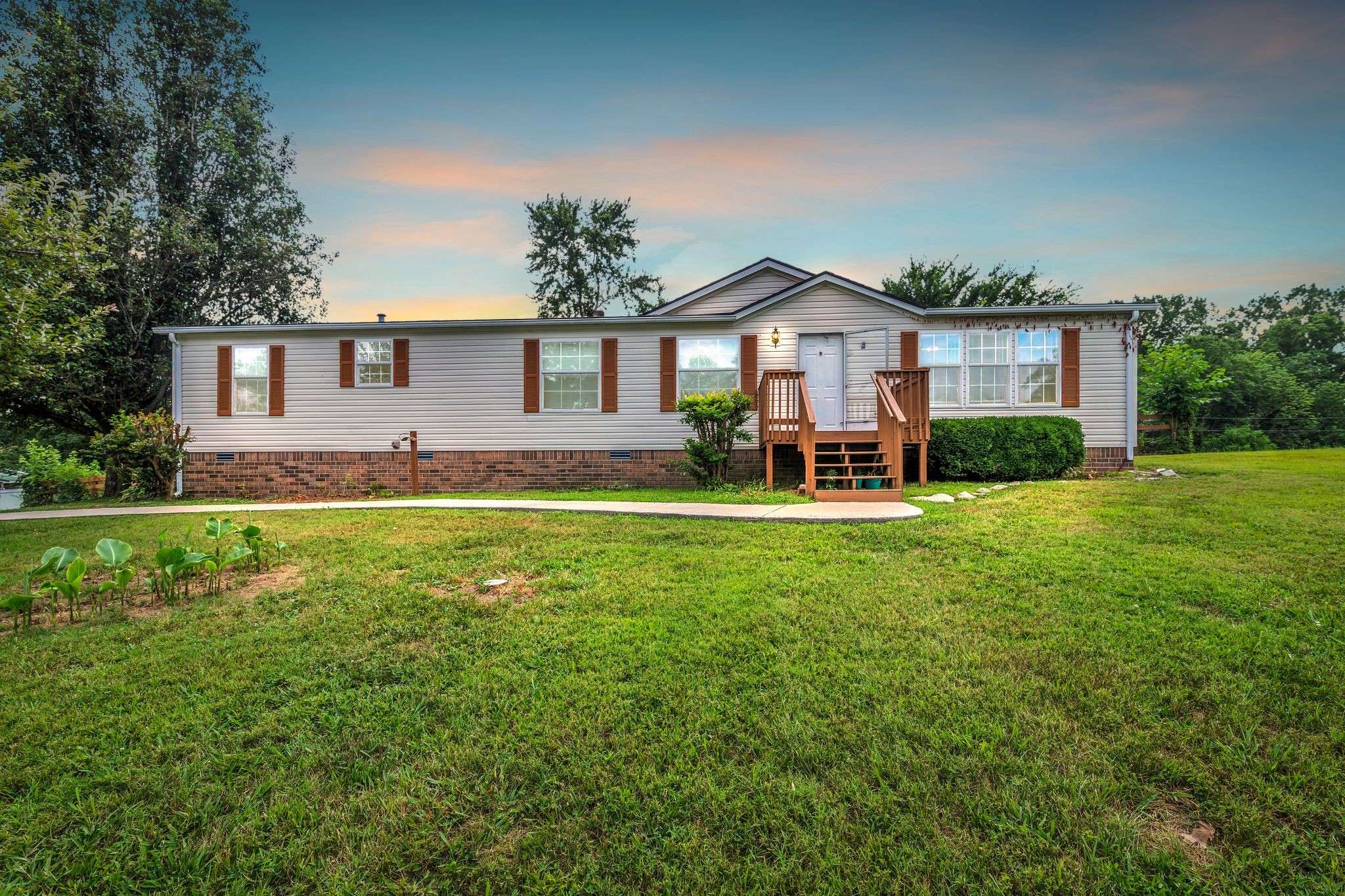 Castalian Springs, TN 37031,369 Canoe Branch Rd