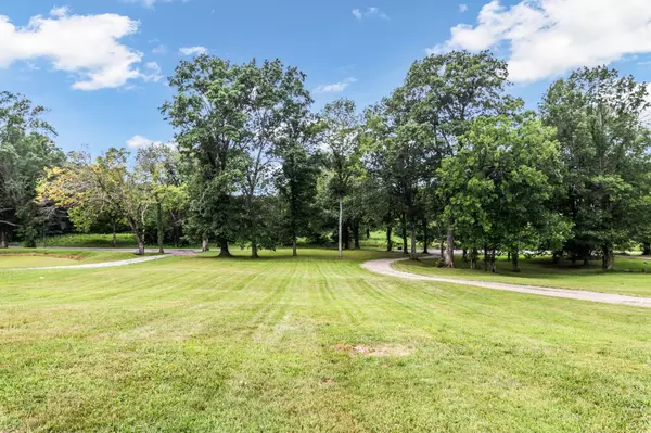 Castalian Springs, TN 37031,369 Canoe Branch Rd