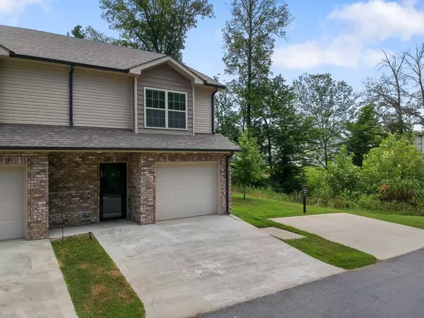 Clarksville, TN 37043,135 Country Ln #304