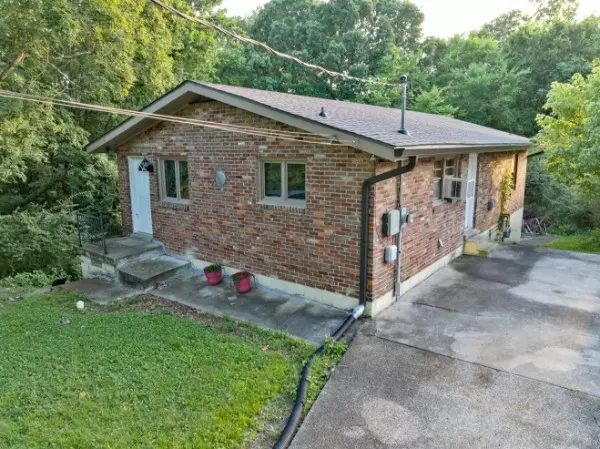 Clarksville, TN 37040,946 Greenwood Ave