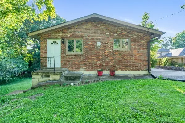 Clarksville, TN 37040,946 Greenwood Ave