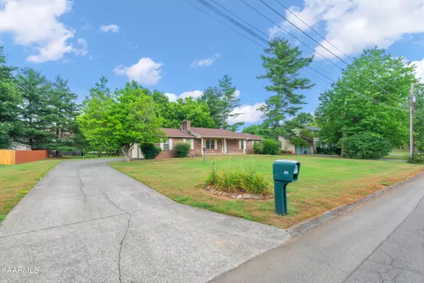 302 Kenmark Drive, Maryville, TN 37803