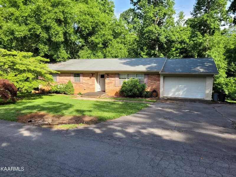 2106 Ridgecrest Drive, Maryville, TN 37803