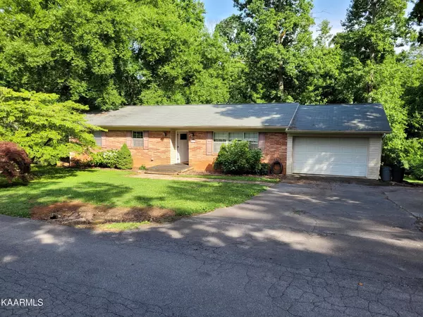 2106 Ridgecrest Drive, Maryville, TN 37803