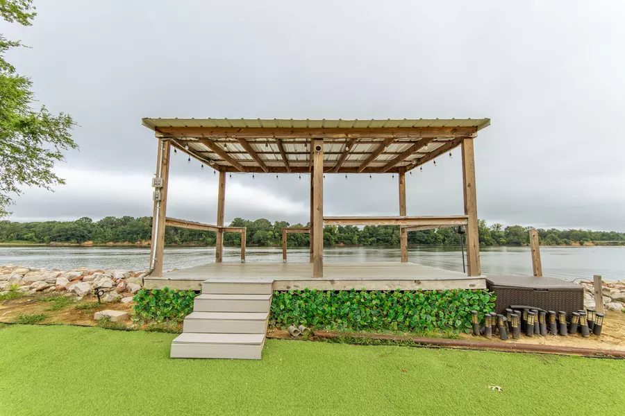 715 Prairie Land Drive, Savannah, TN 38372