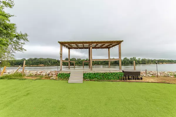 Savannah, TN 38372,715 Prairie Land Drive