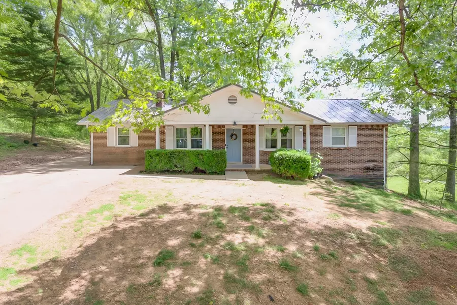 3150 Sugar Creek Rd, Woodlawn, TN 37191