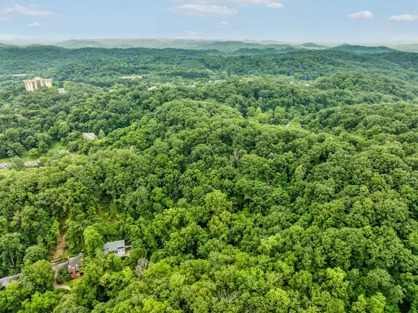 Nashville, TN 37205,6621 Chatsworth Pl