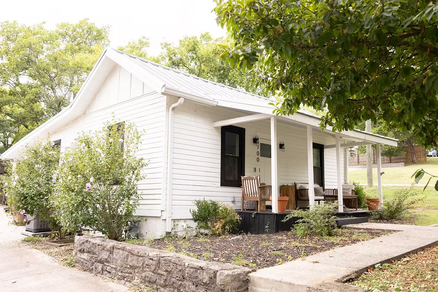 700 Maplewood Ln, Nashville, TN 37216