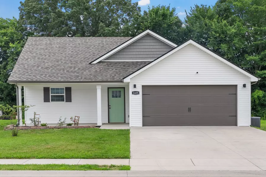 1425 Fredrick Dr, Clarksville, TN 37042