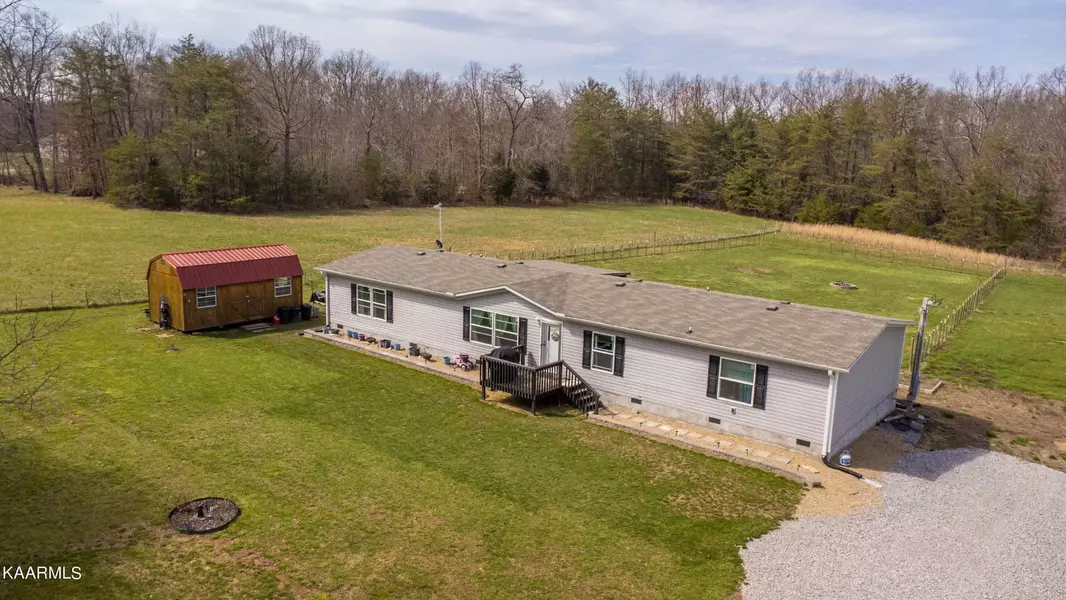 9861 Newton Rd, Crossville, TN 38572