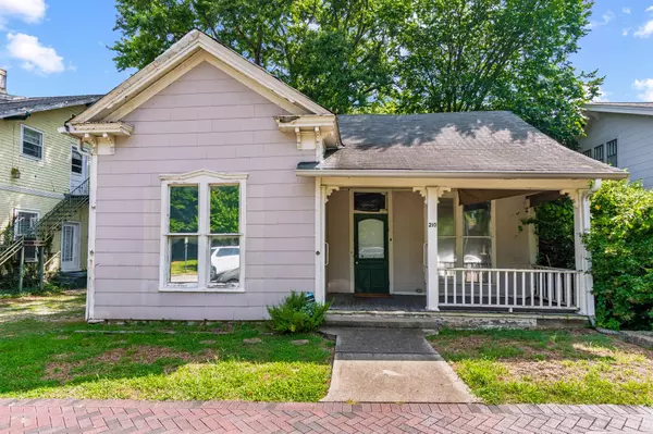 210 3rd Ave #N, Franklin, TN 37064