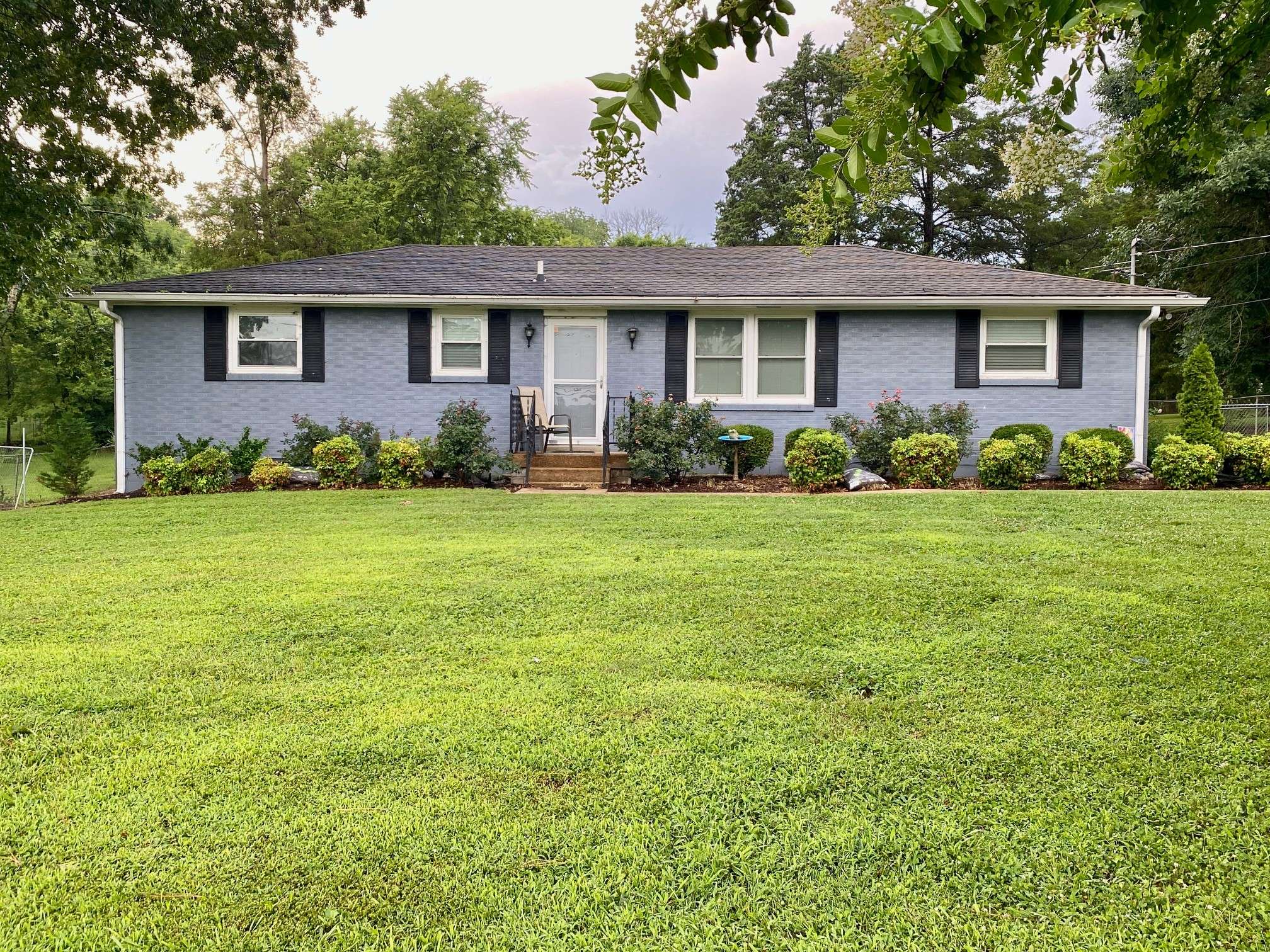 400 Sanders Ferry Rd, Hendersonville, TN 37075
