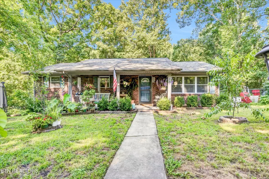 221 White Oak Lane, Heiskell, TN 37754