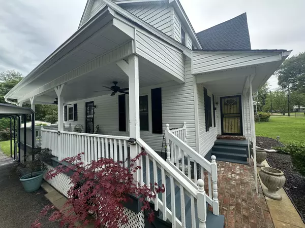 Bolivar, TN 38008,605 Neely St