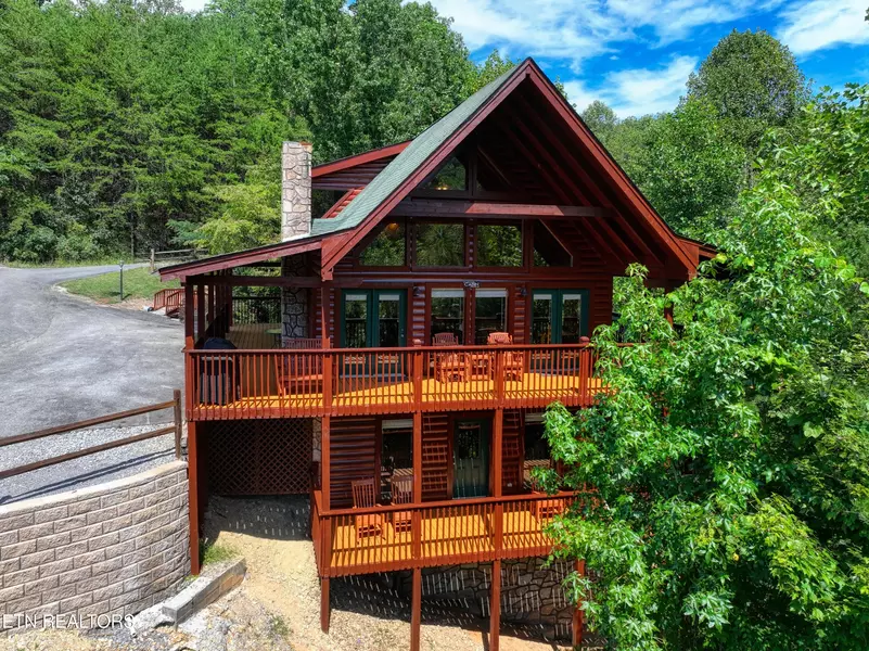 1983 E Mountain View Way, Sevierville, TN 37862