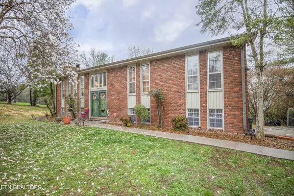 412 Farmer's Hollow Rd, Clinton, TN 37716