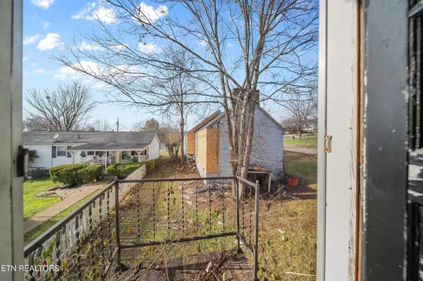 Lenoir City, TN 37771,910 E 2nd Ave