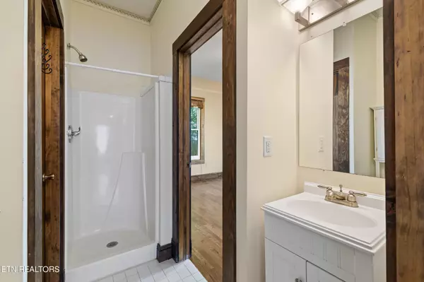 Knoxville, TN 37917,1230 Armstrong Ave