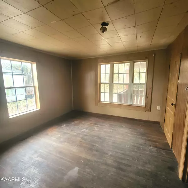 Lenoir City, TN 37771,709 Kingston St