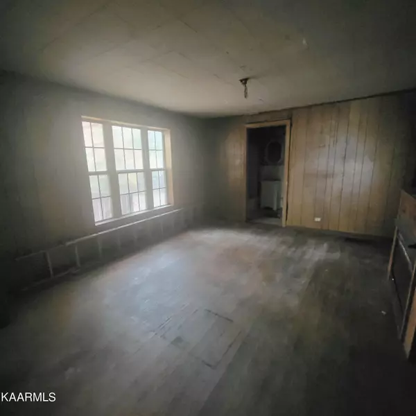 Lenoir City, TN 37771,709 Kingston St