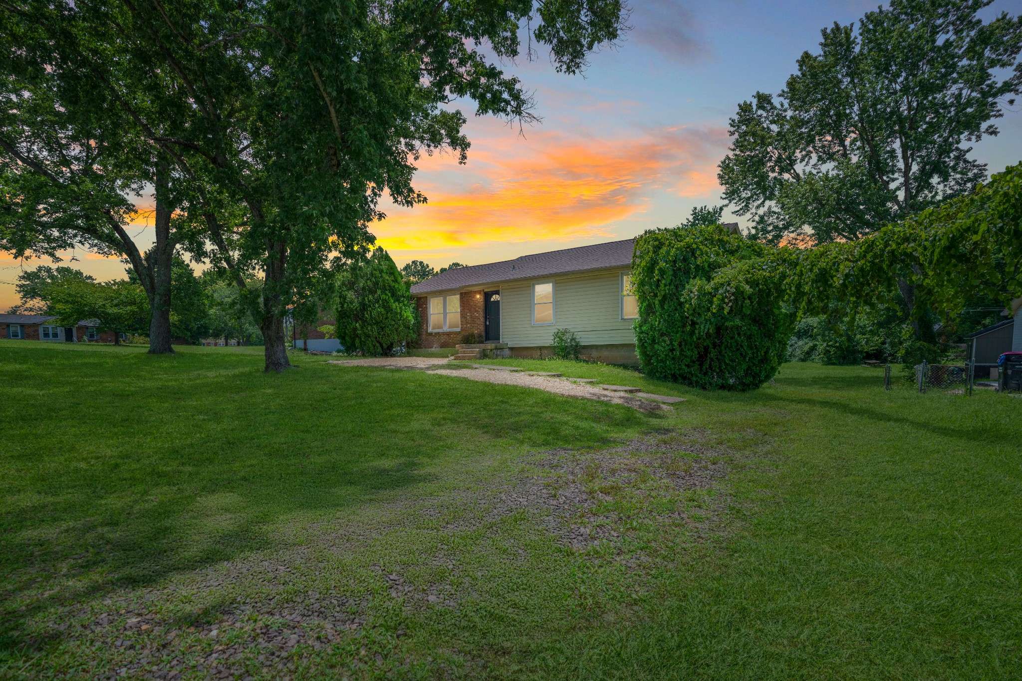 102 Winston Ct, Clarksville, TN 37042