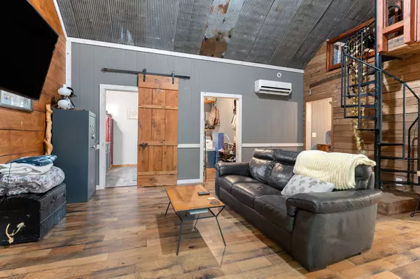 Quebeck, TN 38579,9073 McMinnville Hwy