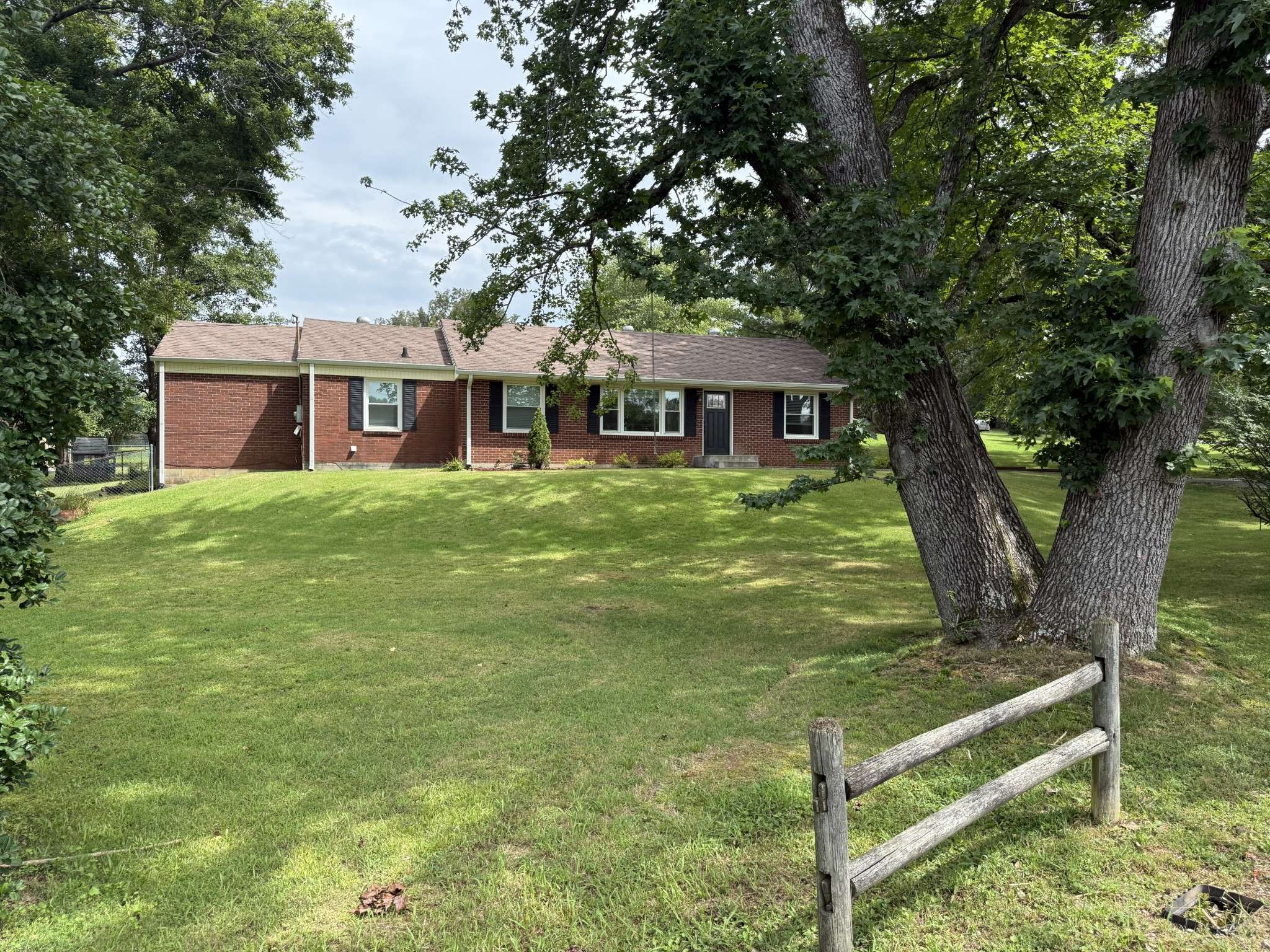 101 Lake Circle Dr, Dickson, TN 37055