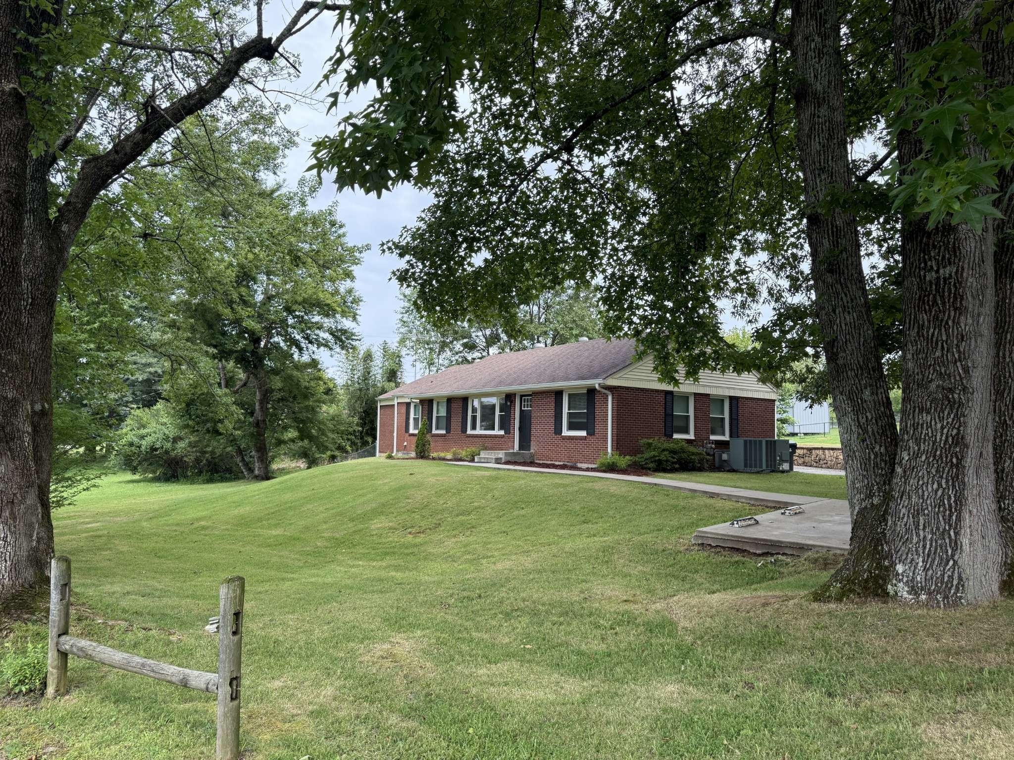 101 Lake Circle Dr, Dickson, TN 37055