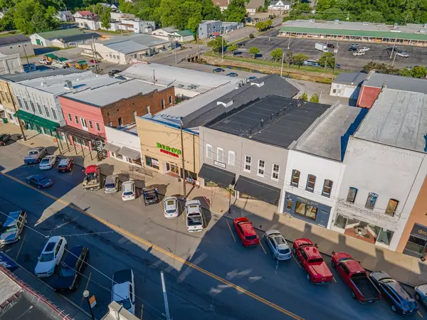 211 N 1st St, Pulaski, TN 38478