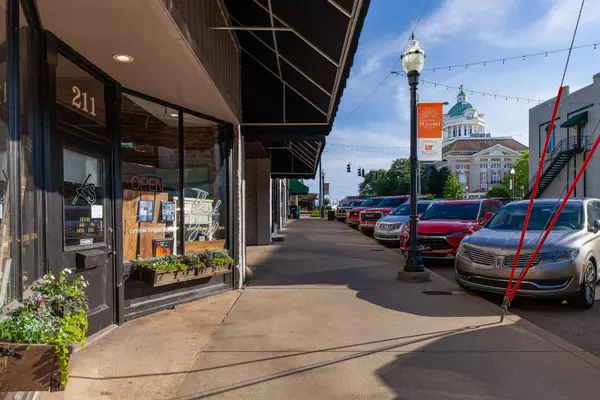 Pulaski, TN 38478,211 N 1st St