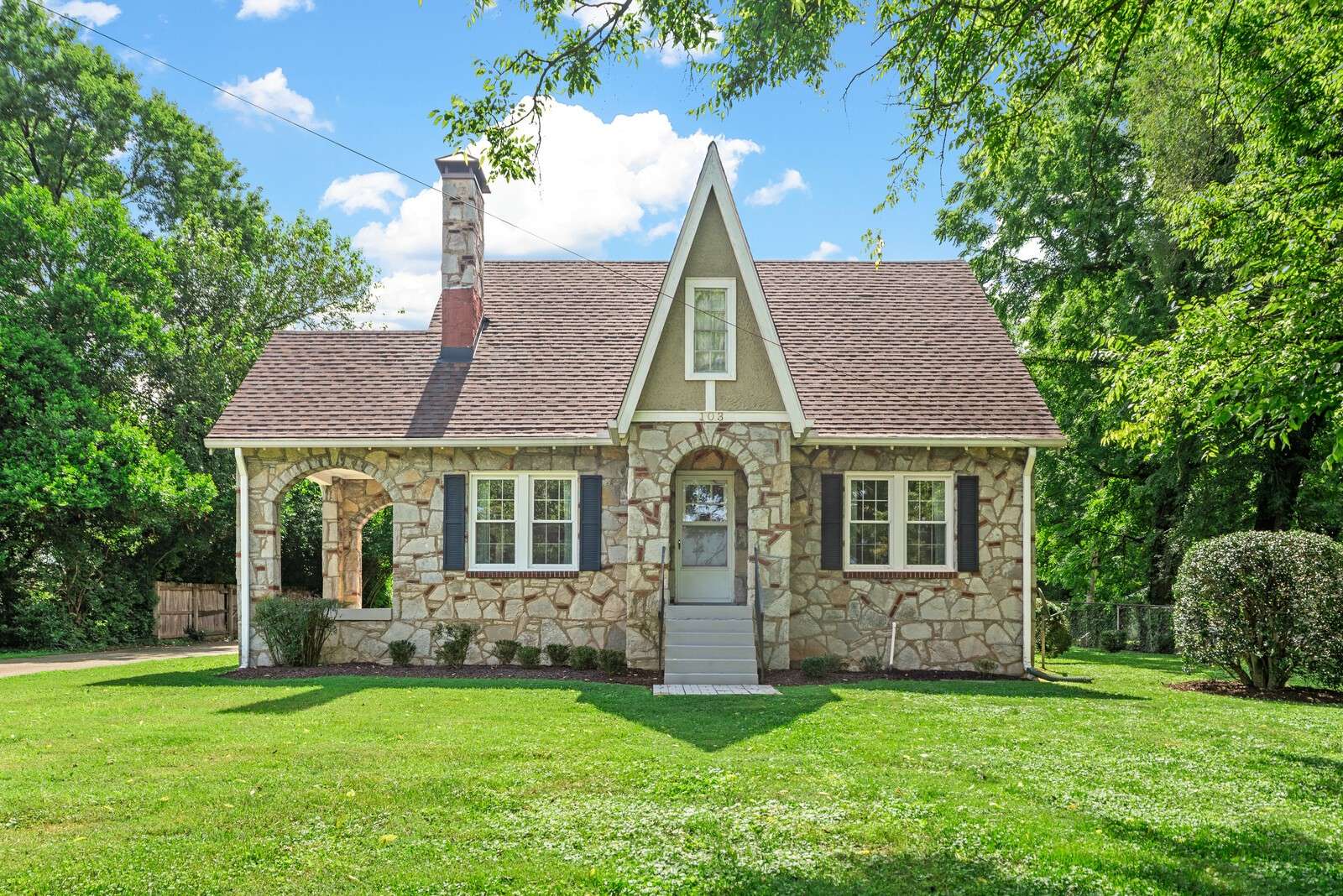 103 Fairway Dr, Nashville, TN 37214