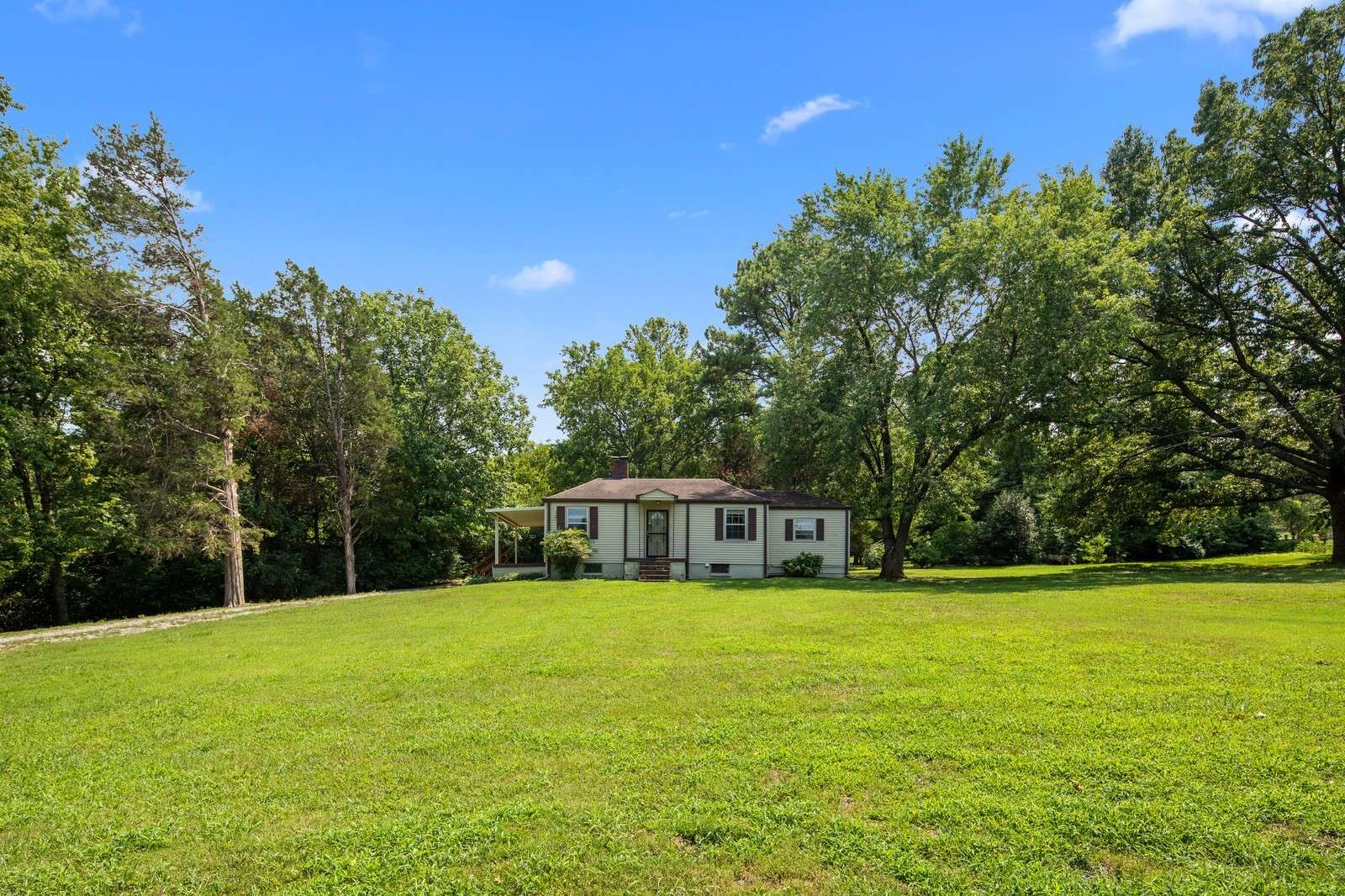 563 McMurray Dr, Nashville, TN 37211