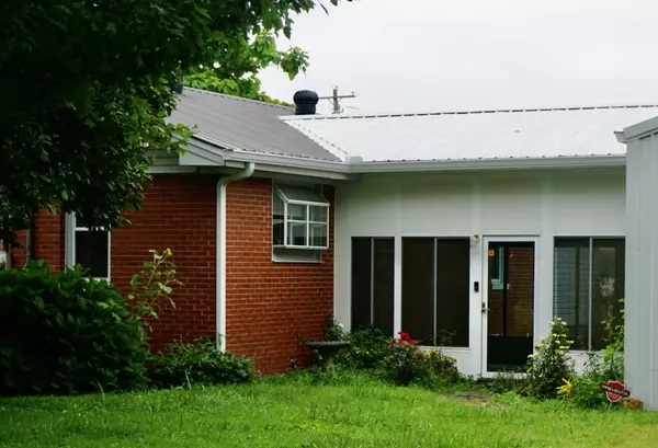 Lafayette, TN 37083,2464 Red Boiling Springs Rd