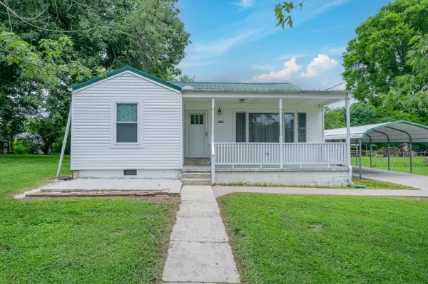 400 7th Ave, Fayetteville, TN 37334