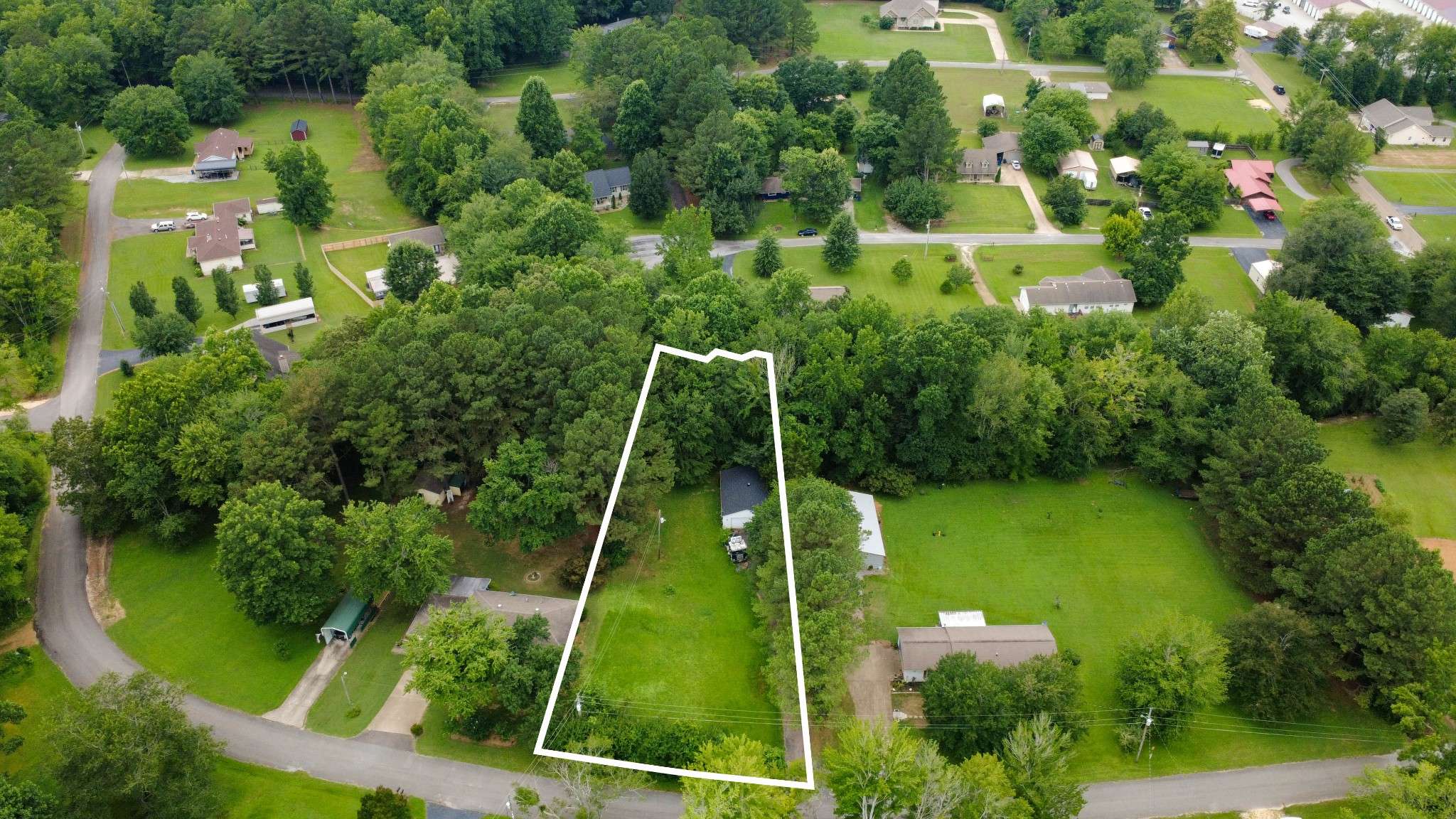96 Meadowood Dr, Springville, TN 38256