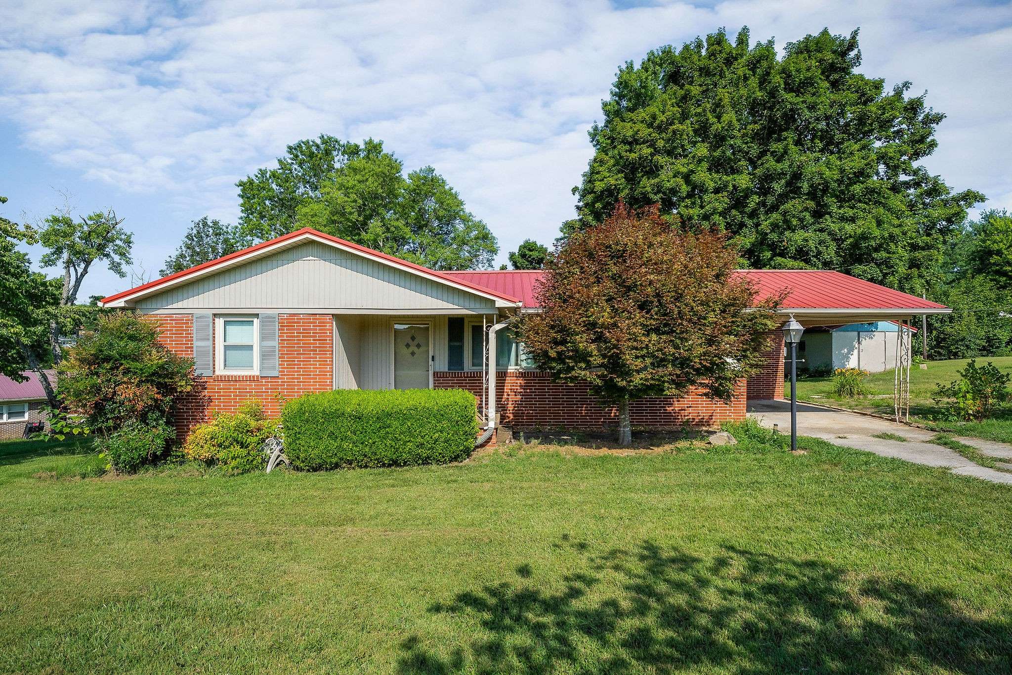 460 Iris Dr, Sparta, TN 38583