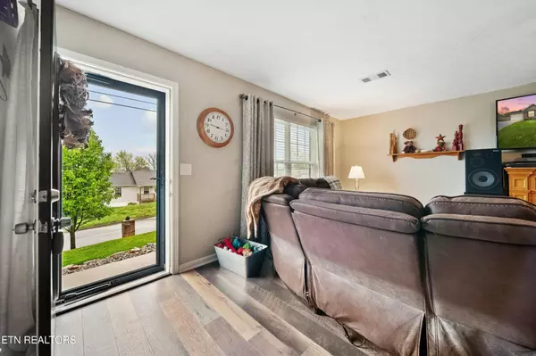 Dandridge, TN 37725,695 Privet Drive