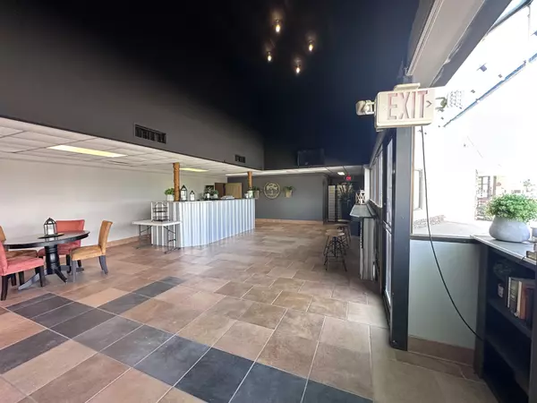 Crossville, TN 38555,53 Woodmere Mall