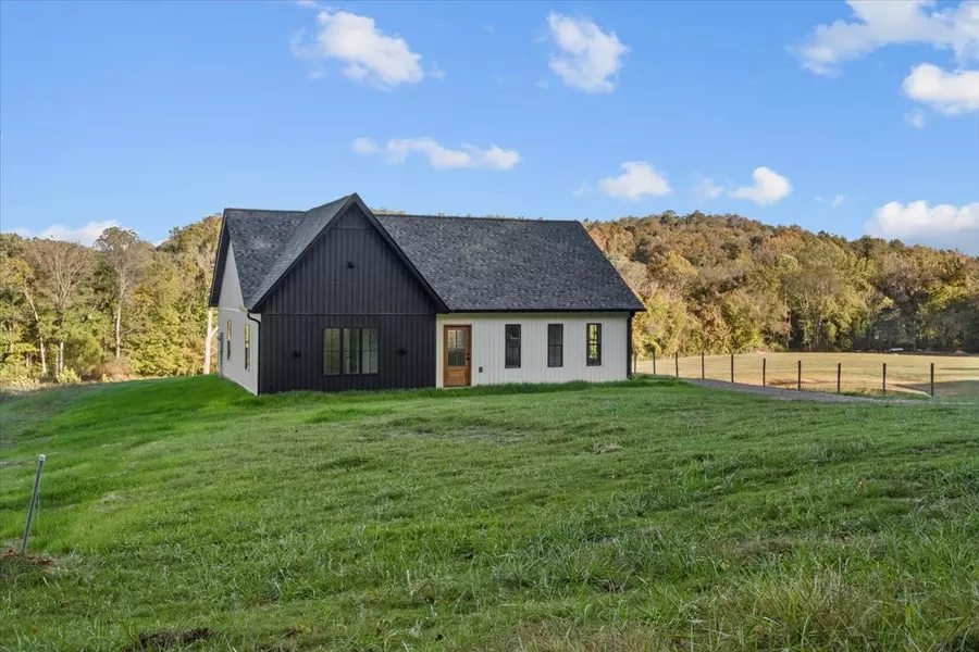 396 Buckeye Rd, Cumberland City, TN 37050